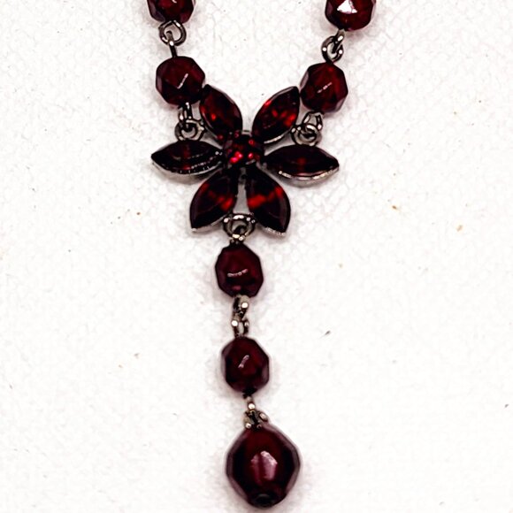 Set of three (3) fashion "Y" necklaces two 18" and one 20" L - Picture 4 of 5